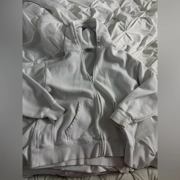 aritzia TNA zip up - Picture 7 of 8